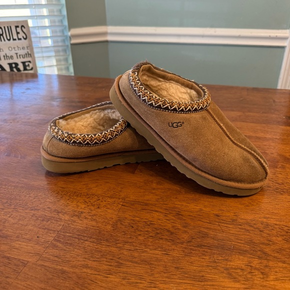 UGG Shoes - UGG Tasmin II slipper chestnut Tan Suede Slip-On Shoes size 8